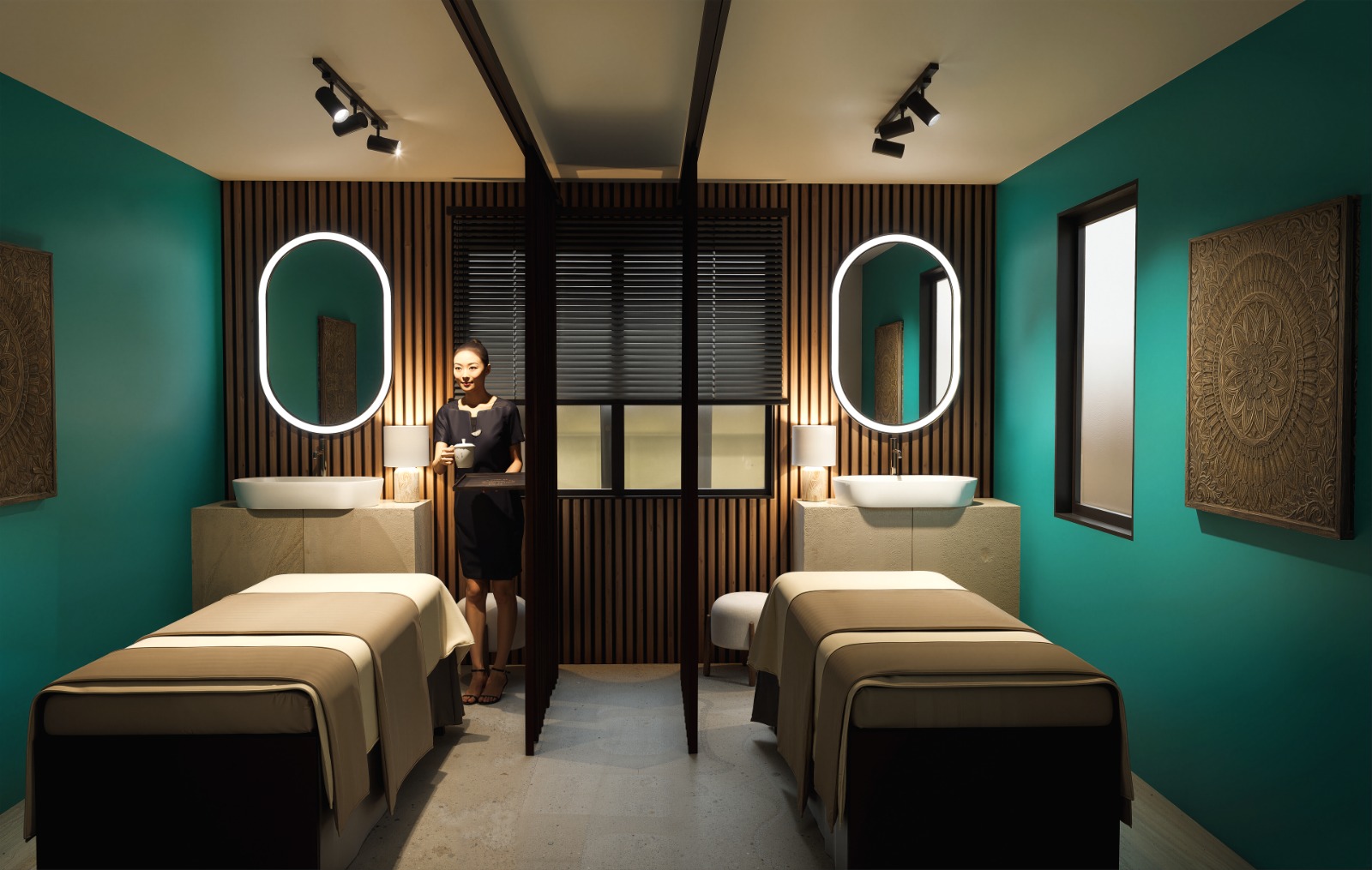De La MER luxury salon & spa interior in Moka, Mauritius — view 2